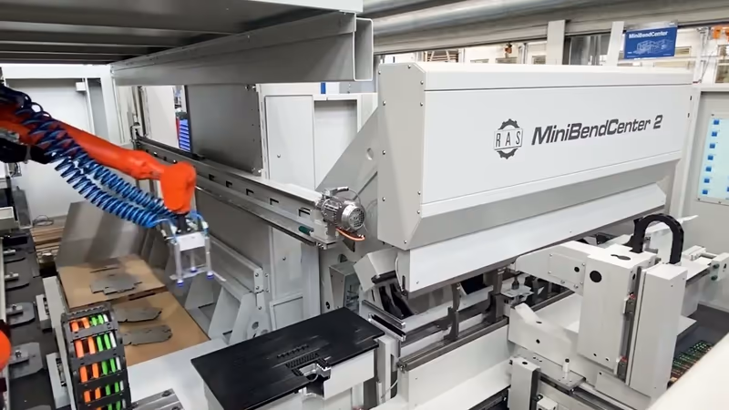 RAS | MiniBendCenter 2 - plne automatické ohýbanie malých výrobkov