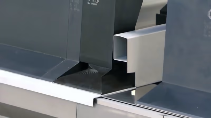 RAS | Multibend-Center ECO - představení stroje s automatickou výměnou nástrojů