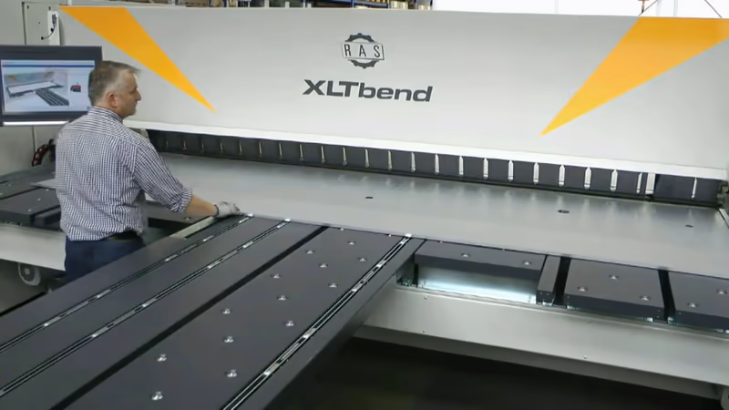 RAS | XLTbend - ohýbanie rozmerných dielov zozadu ohýbacieho centra