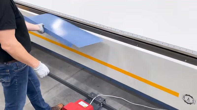 RAS | TURBObend – servoelektrická CNC ohýbačka plechov