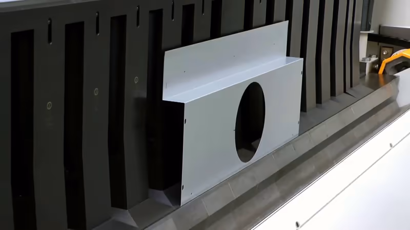 RAS | UpDownCenter - výroba dílců pro vzduchotechniku - hloubka až 400 mm
