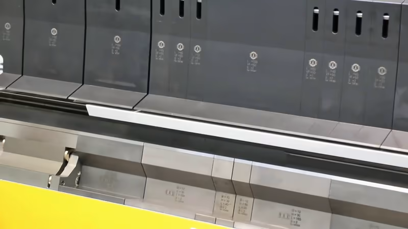 RAS | Multibend-Center - automatický ohýbací proces - šikmé stropní kazety