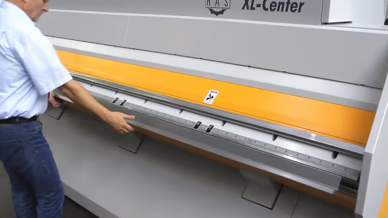RAS | XL-Center - výroba presných dielov z bežnej ocele hrúbky 1,5 mm